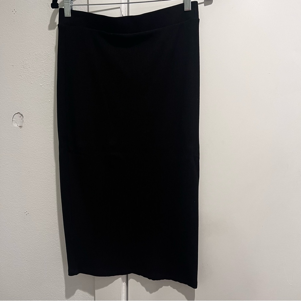 The Drop Ribbed Black Midi Skirt with Small Split